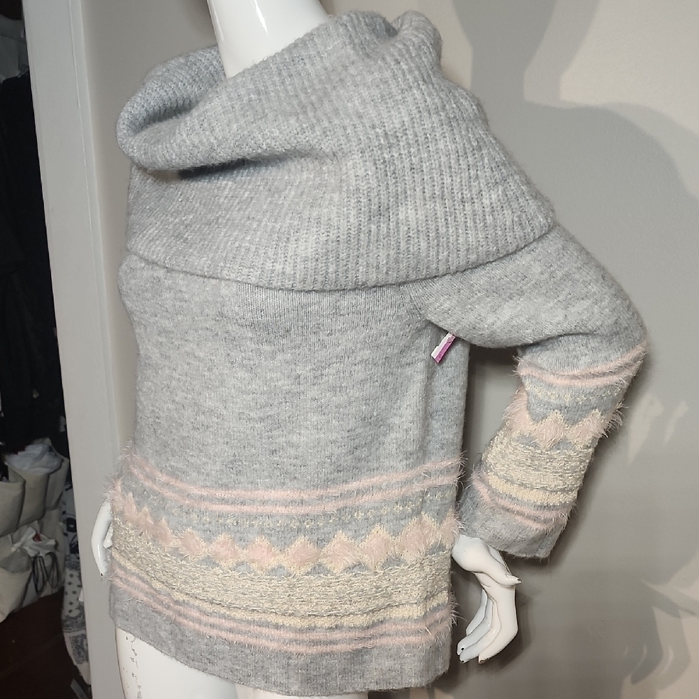 Caslon Gray Sweater with Pink and Cream Accents - Picture 5 of 8